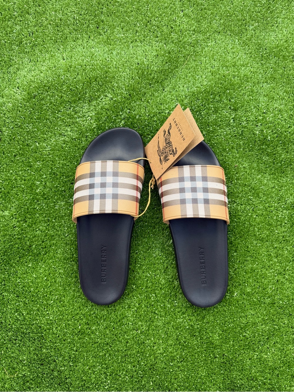 Brberry summer slides